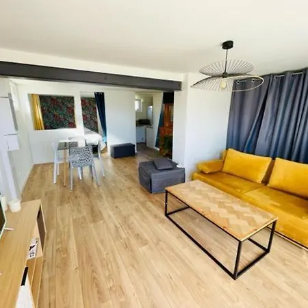 Logement Entier Independant Dans Une Maison Calme Avec Jardin Barbecue Face Aux Vignes Pouvant Accueillir Cette Personne Tres Bien Si Tu Es A 5 Minutes De Saint-Emilion 5 Minutes Du Centre-Ville De Libourne Et 5 Minutes De L'Hopital Exterior photo