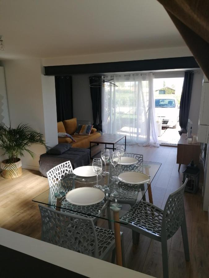 Entier Independant Dans Maison Calme Avec Jardin Barbecue Face Aux Vignes Pouvant Accueillir Cette Personne Tres Bien Si Tu Es A 5 Minutes De Saint-emilion 5 Minutes Du Centre-ville De Et 5 Minutes De L'hopital Apartment