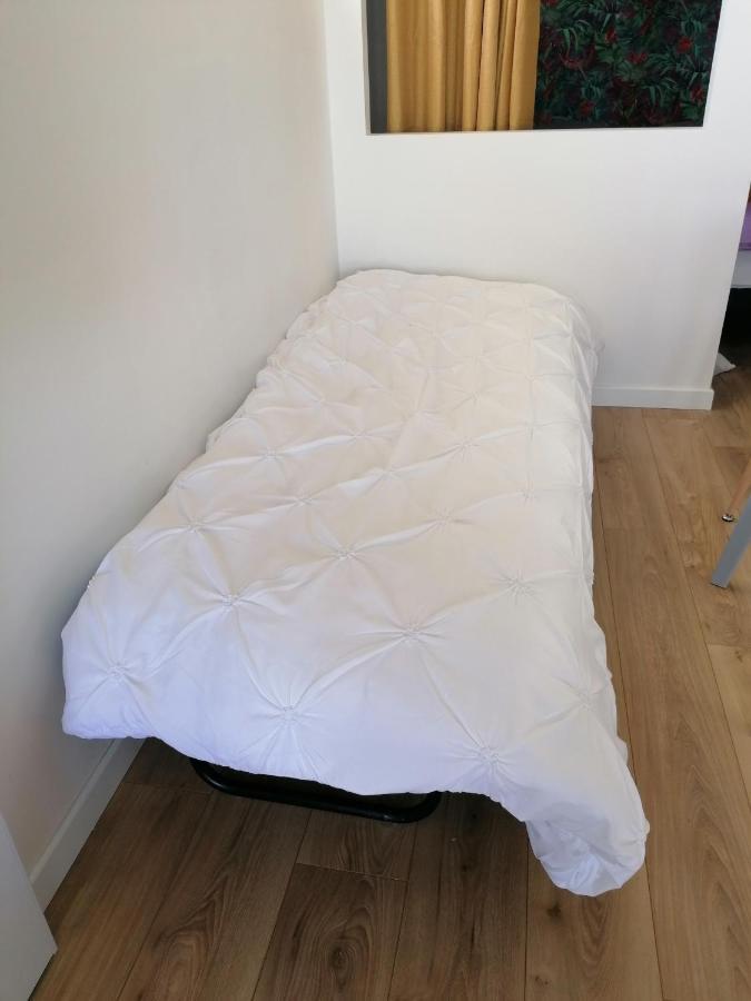 Entier Independant Dans Maison Calme Avec Jardin Barbecue Face Aux Vignes Pouvant Accueillir Cette Personne Tres Bien Si Tu Es A 5 Minutes De Saint-emilion 5 Minutes Du Centre-ville De Et 5 Minutes De L'hopital Apartment
