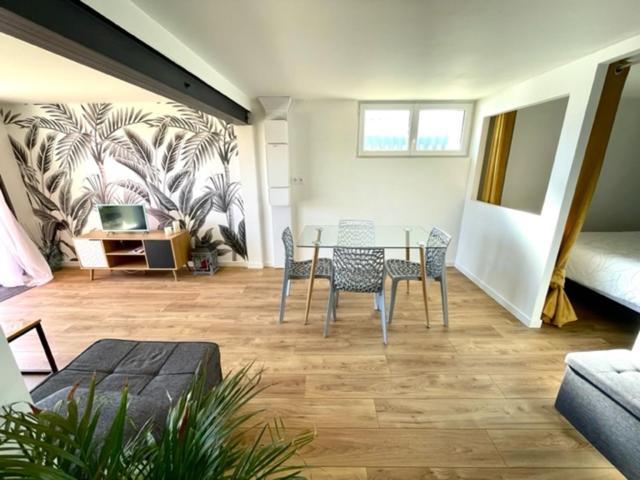 Apartment Entier Independant Dans Maison Calme Avec Jardin Barbecue Face Aux Vignes Pouvant Accueillir Cette Personne Tres Bien Si Tu Es A 5 Minutes De Saint-emilion 5 Minutes Du Centre-ville De Et 5 Minutes De L'hopital