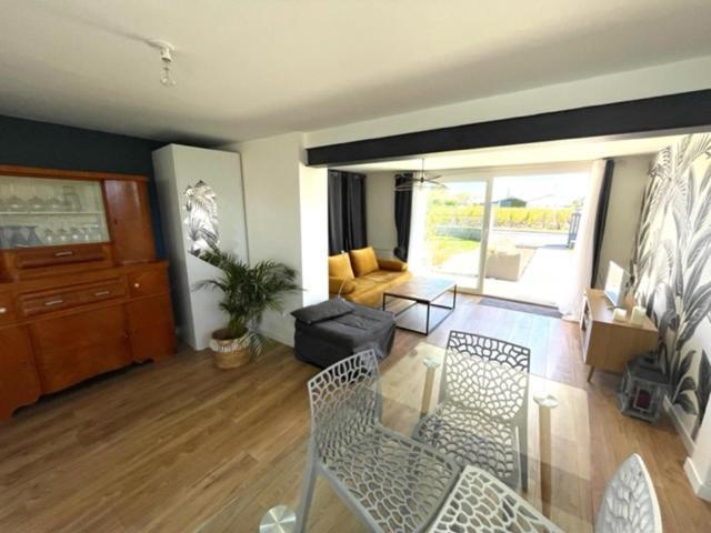 Entier Independant Dans Maison Calme Avec Jardin Barbecue Face Aux Vignes Pouvant Accueillir Cette Personne Tres Bien Si Tu Es A 5 Minutes De Saint-emilion 5 Minutes Du Centre-ville De Et 5 Minutes De L'hopital Apartment *