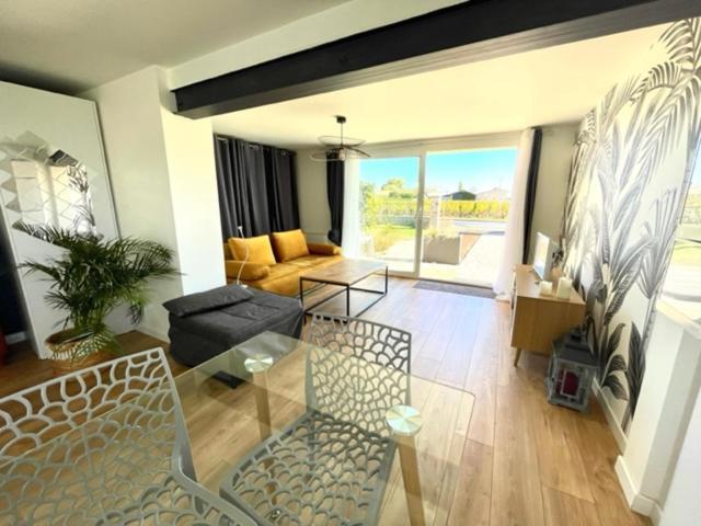 Entier Independant Dans Maison Calme Avec Jardin Barbecue Face Aux Vignes Pouvant Accueillir Cette Personne Tres Bien Si Tu Es A 5 Minutes De Saint-emilion 5 Minutes Du Centre-ville De Et 5 Minutes De L'hopital Apartment