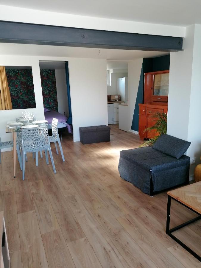 Entier Independant Dans Maison Calme Avec Jardin Barbecue Face Aux Vignes Pouvant Accueillir Cette Personne Tres Bien Si Tu Es A 5 Minutes De Saint-emilion 5 Minutes Du Centre-ville De Et 5 Minutes De L'hopital Libourne
