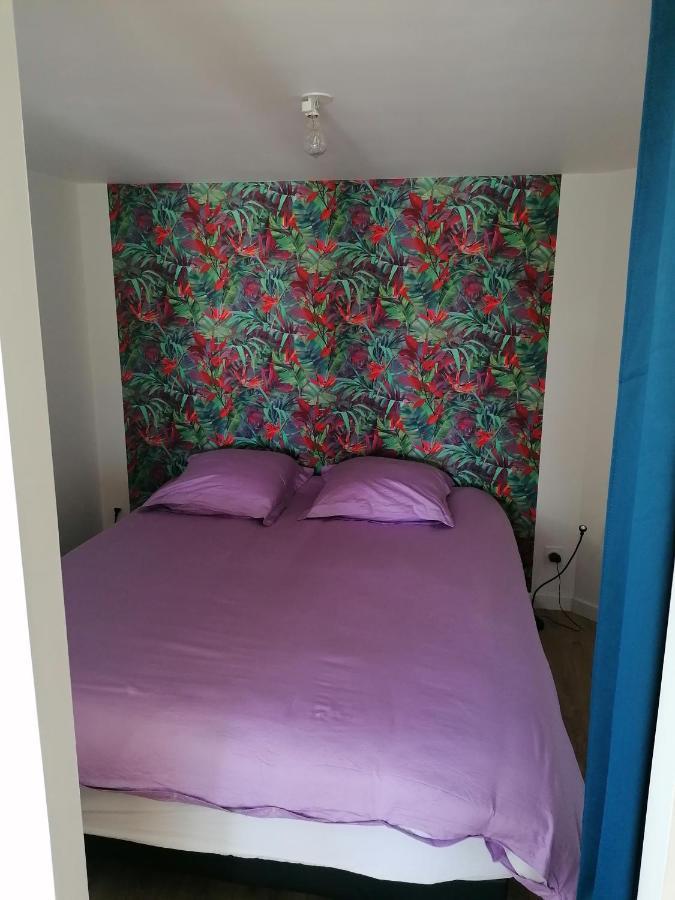 Entier Independant Dans Maison Calme Avec Jardin Barbecue Face Aux Vignes Pouvant Accueillir Cette Personne Tres Bien Si Tu Es A 5 Minutes De Saint-emilion 5 Minutes Du Centre-ville De Et 5 Minutes De L'hopital Libourne
