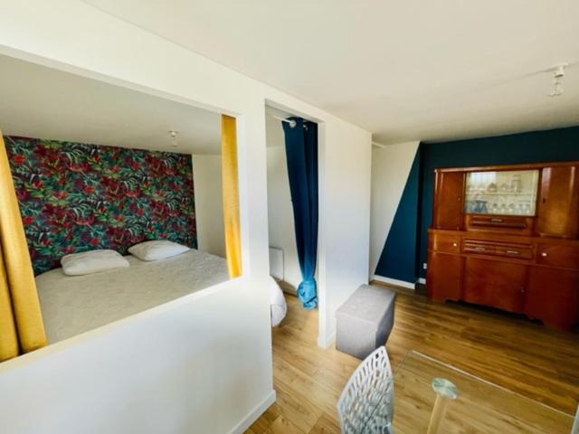 Entier Independant Dans Maison Calme Avec Jardin Barbecue Face Aux Vignes Pouvant Accueillir Cette Personne Tres Bien Si Tu Es A 5 Minutes De Saint-emilion 5 Minutes Du Centre-ville De Et 5 Minutes De L'hopital Apartment Libourne